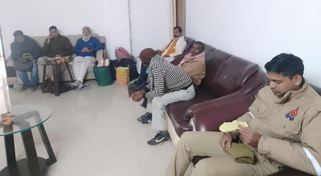 Magsaysay awardee Sandeep Pandey detained in varanasi before kisan padyatra till Azamgarh