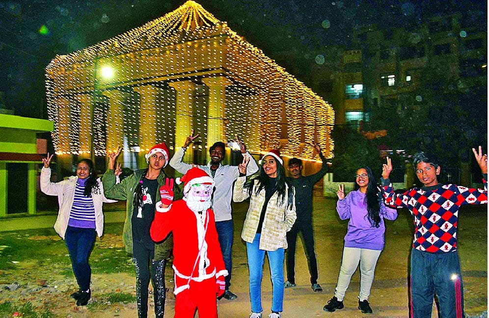 Christmas 2022 banaras decorated for arrival of Lord Jesus varanasi churches lit up see pictures