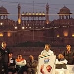 लाल किला के सामने से लोगों को संबोधित करते राहुल गांधी