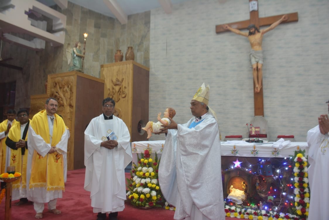 Christmas celebration in pictures: Mary's son was born at midnight, songs of the Lord's birth resounded