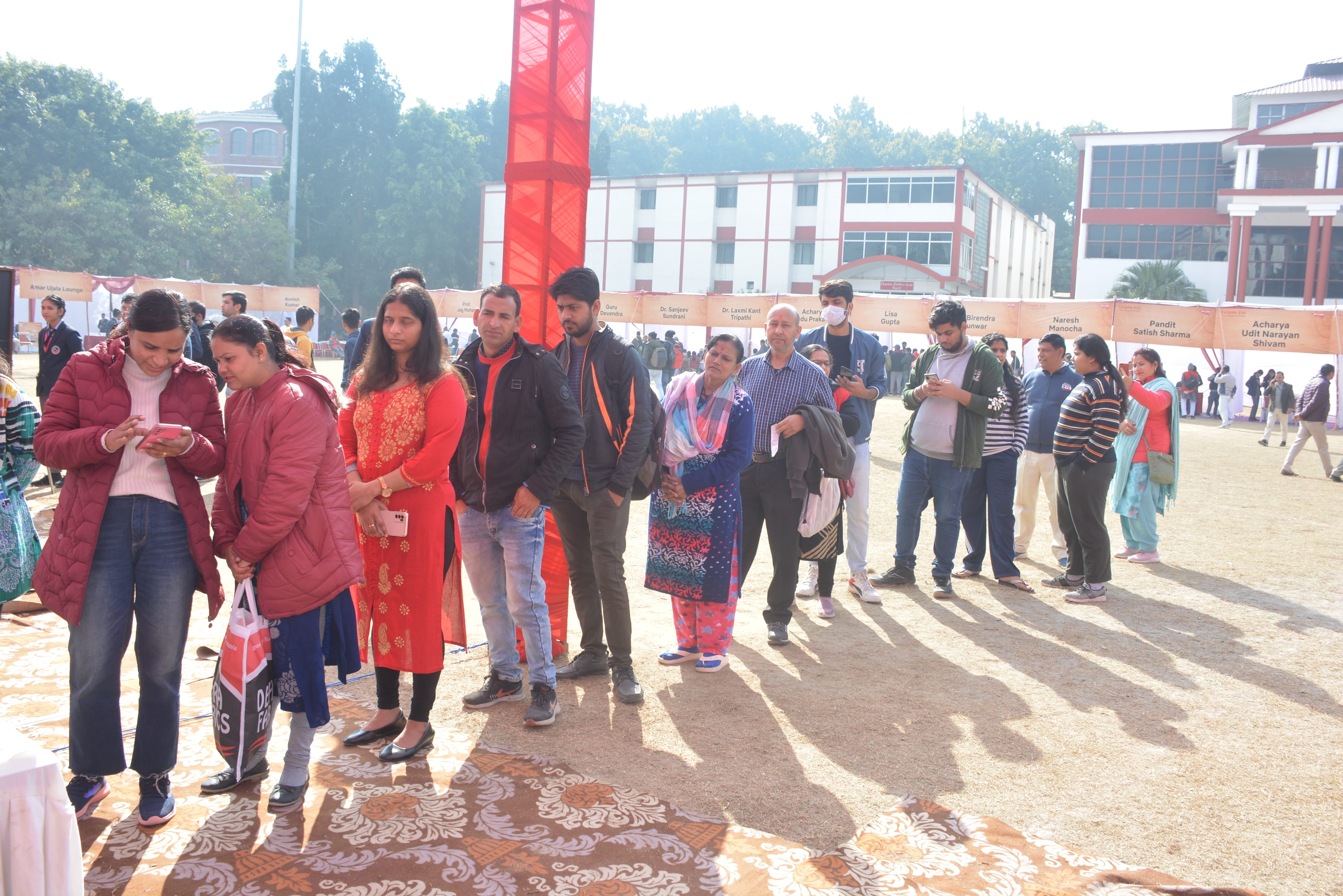 Amar Ujala Jyotish Mahakumbh 2022 public Crowd for question to astrologer for their future