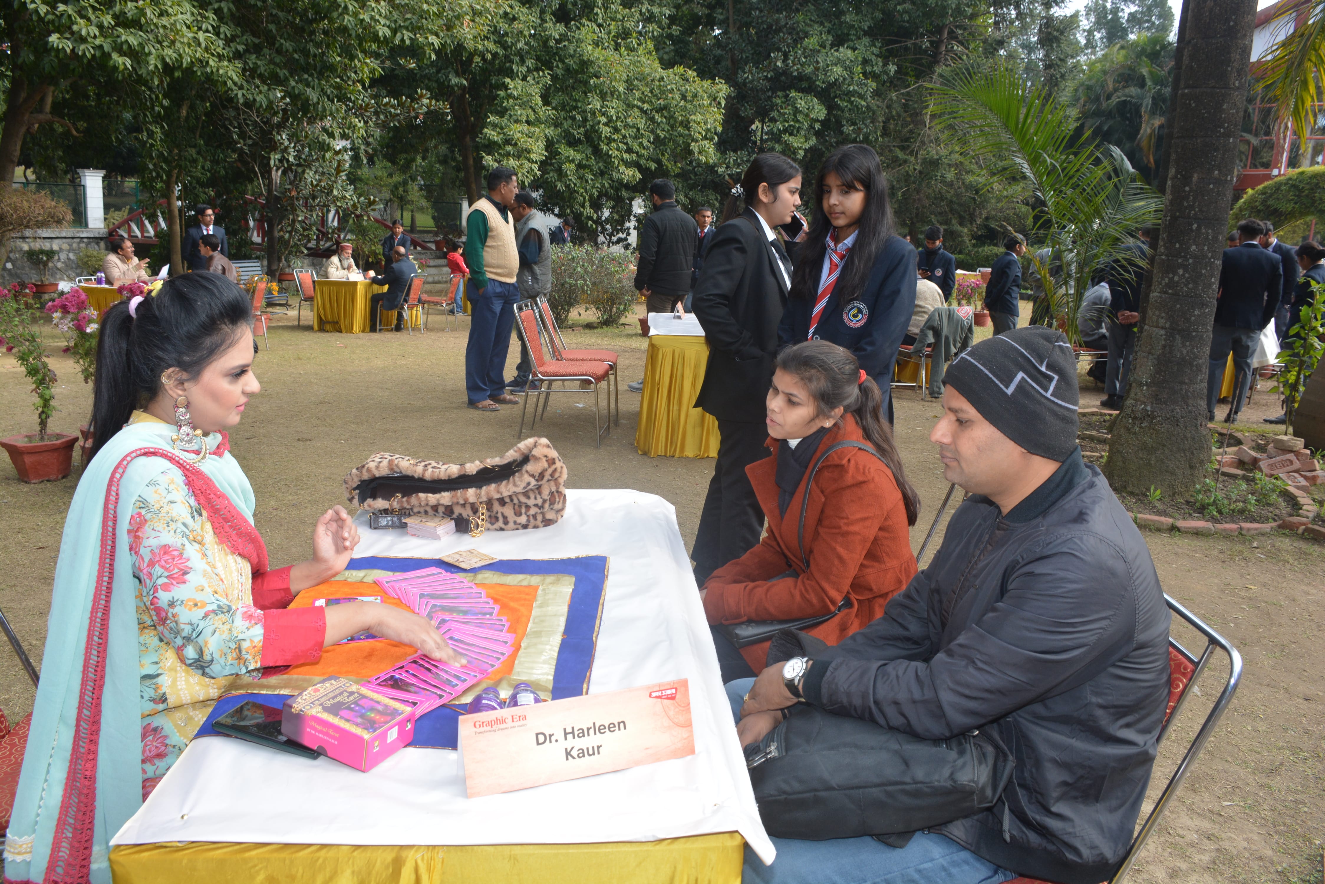 Amar Ujala Jyotish Mahakumbh 2022 public Crowd for question to astrologer for their future
