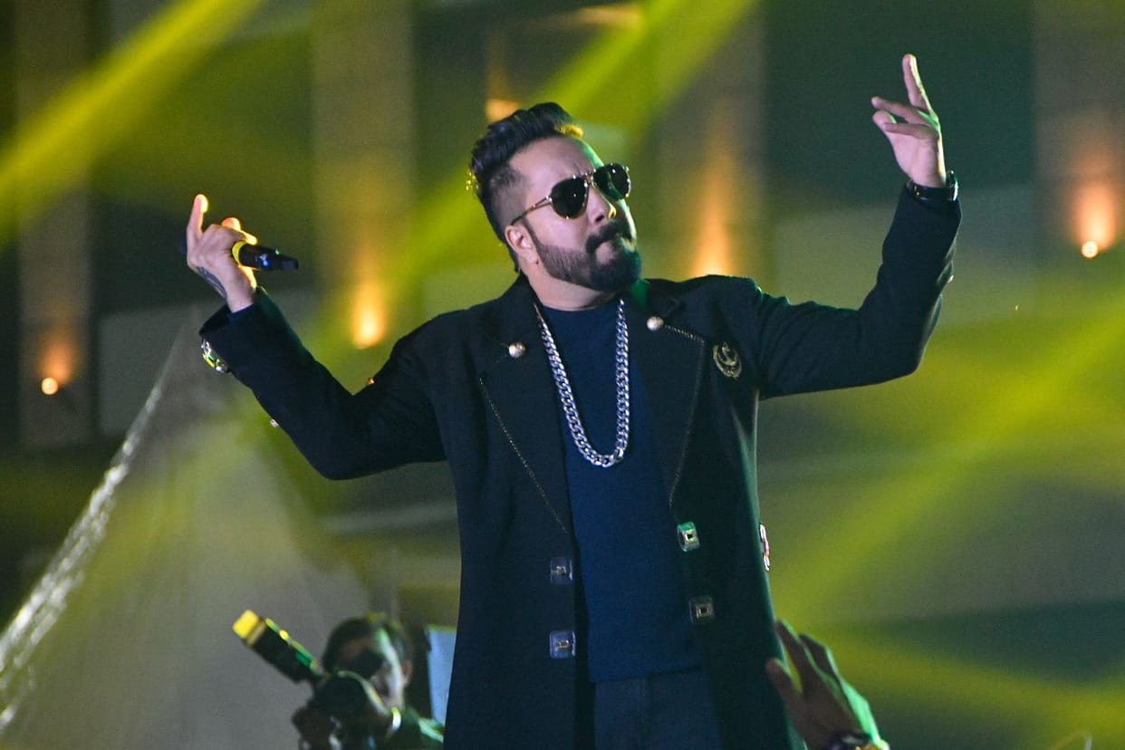 Mika Singh enthralled the audience in Chandigarh... Mauja Hi Mauja