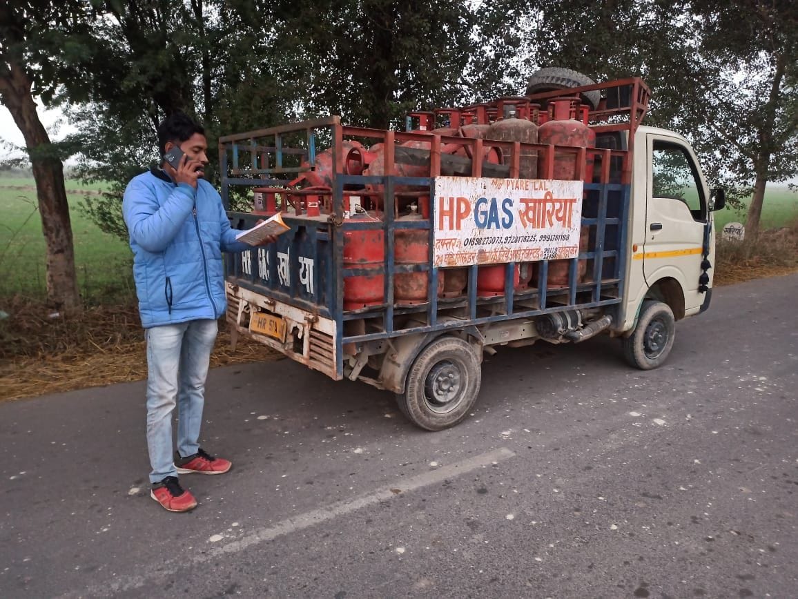 Three miscreants looted 45 thousand rupees from gas cylinder supplier
