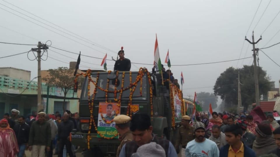 Mortal remains of Martyr grenadier Vikas Rahar reached Peelimandori village of Bhattu block