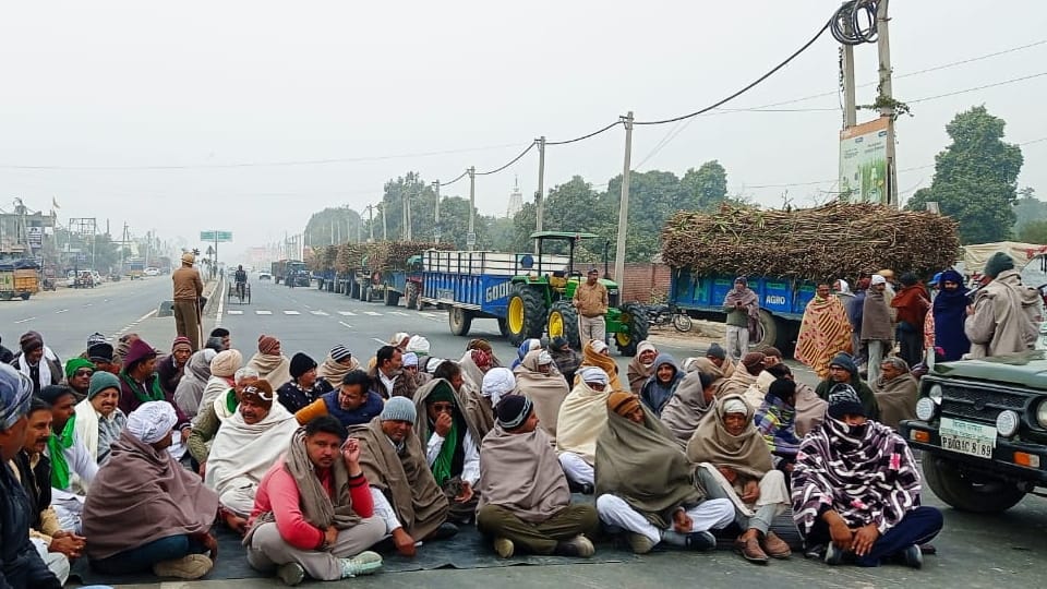 Bharatiya Kisan Union started dharna in front of Cooperative Sugar Mill Gate in Karnal