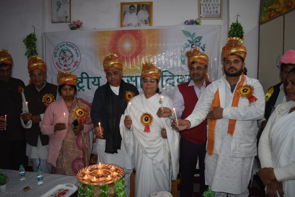 Hathras: Emphasis on promoting compound farming for empowered farmers