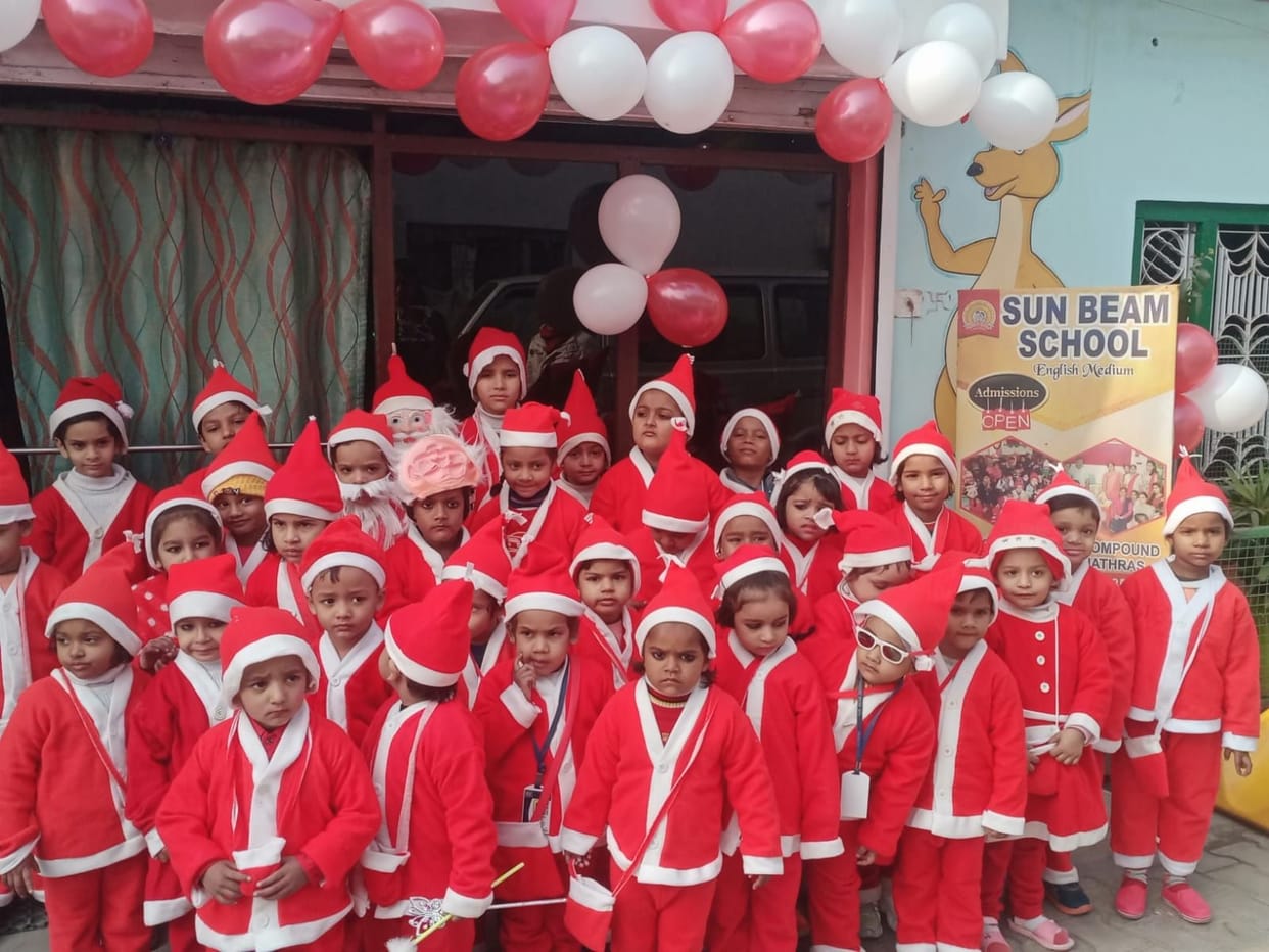 Hathras: Christmas celebrated in school-colleges with colorful programs