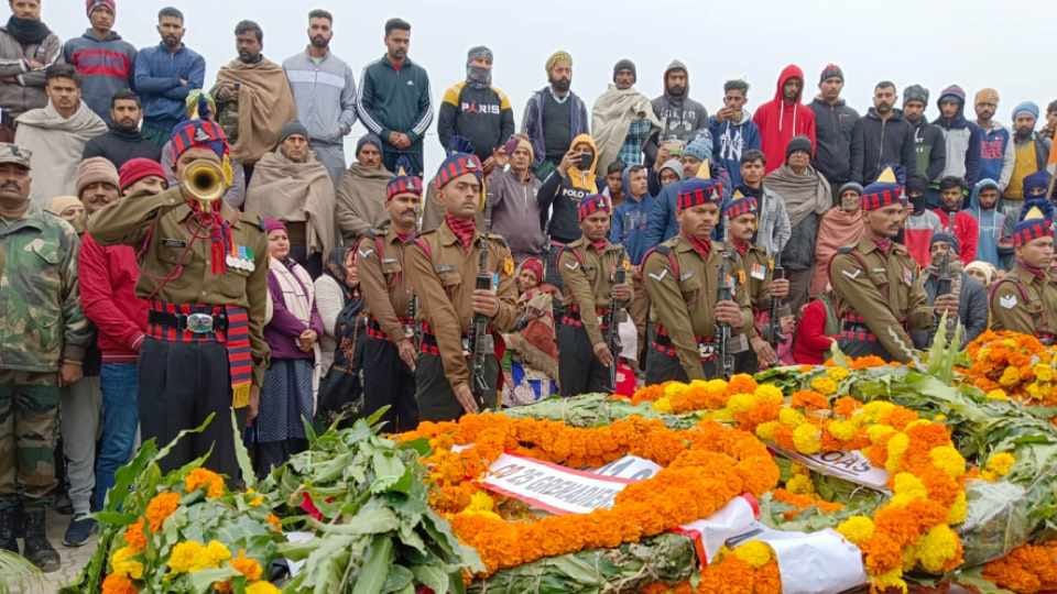 Naib Subedar Omkar Singh cremated with military honors in Pathankot