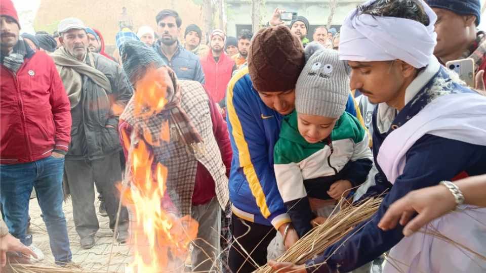 Naib Subedar Omkar Singh cremated with military honors in Pathankot