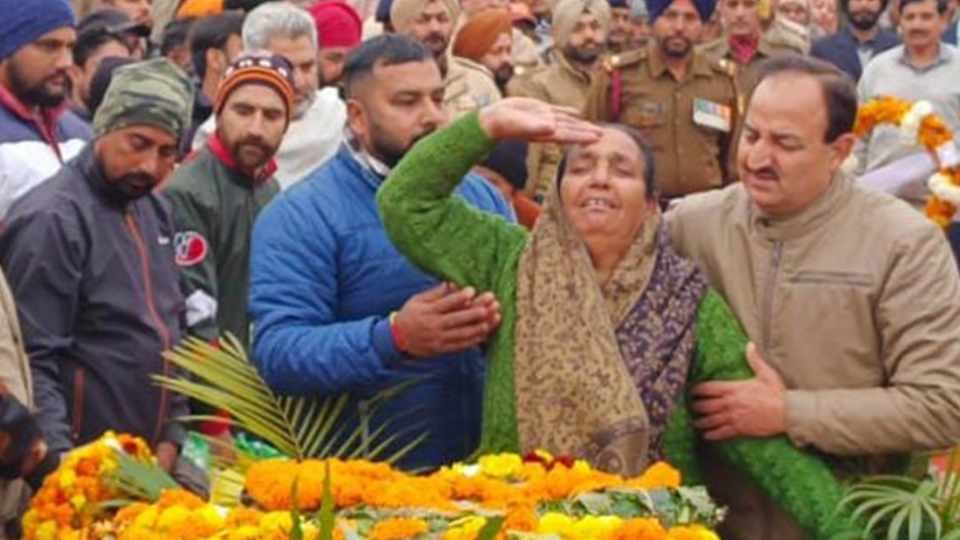 Naib Subedar Omkar Singh cremated with military honors in Pathankot