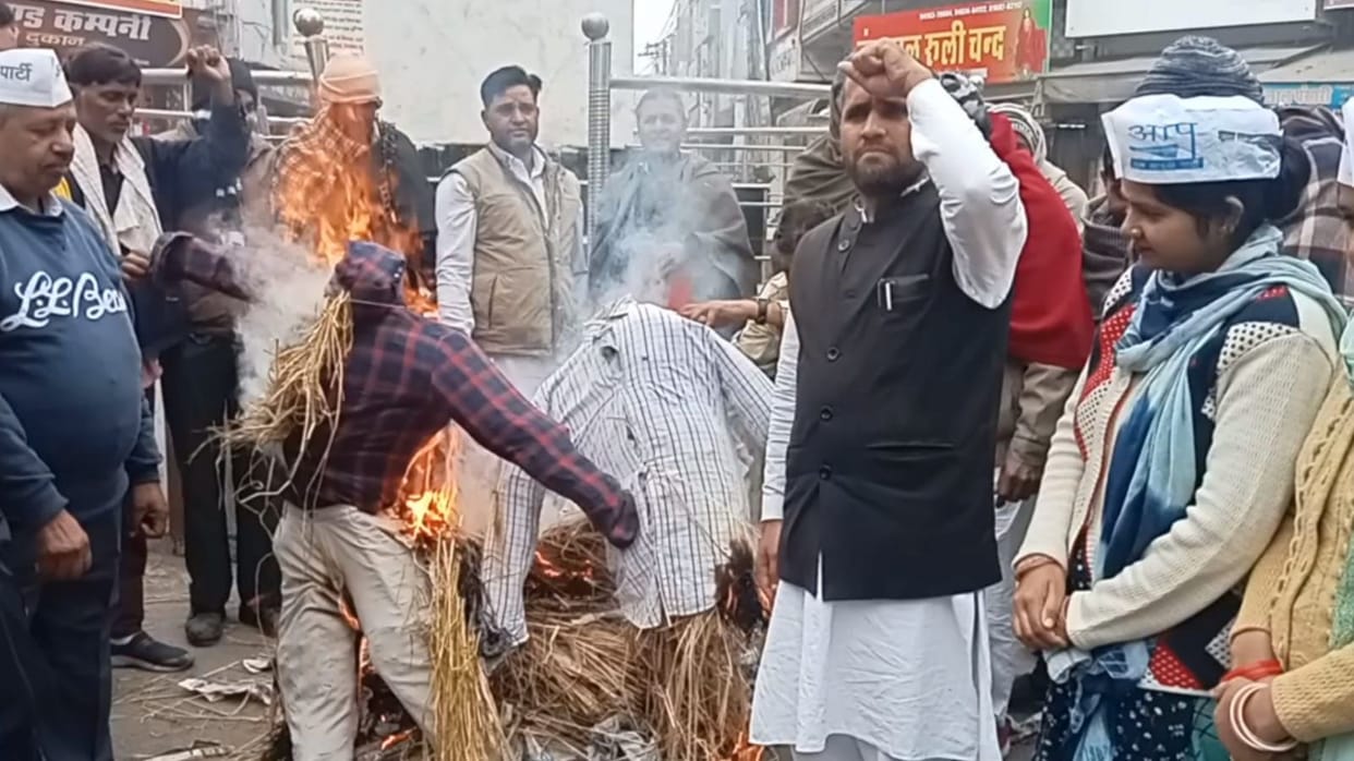 Jan Chetna Yatra: Villagers expressed anger by burning the effigy of the government