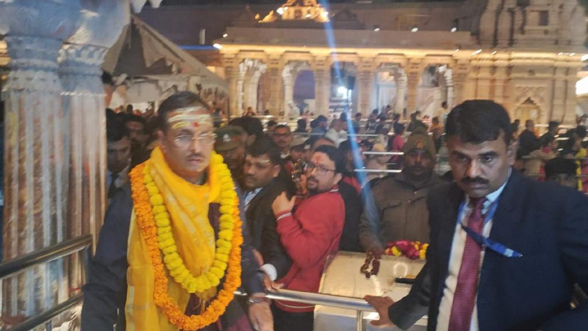 PHOTOS Former Deputy Chief Minister Dinesh Sharma seen in this style in Kashi, visited Baba Vishwanath