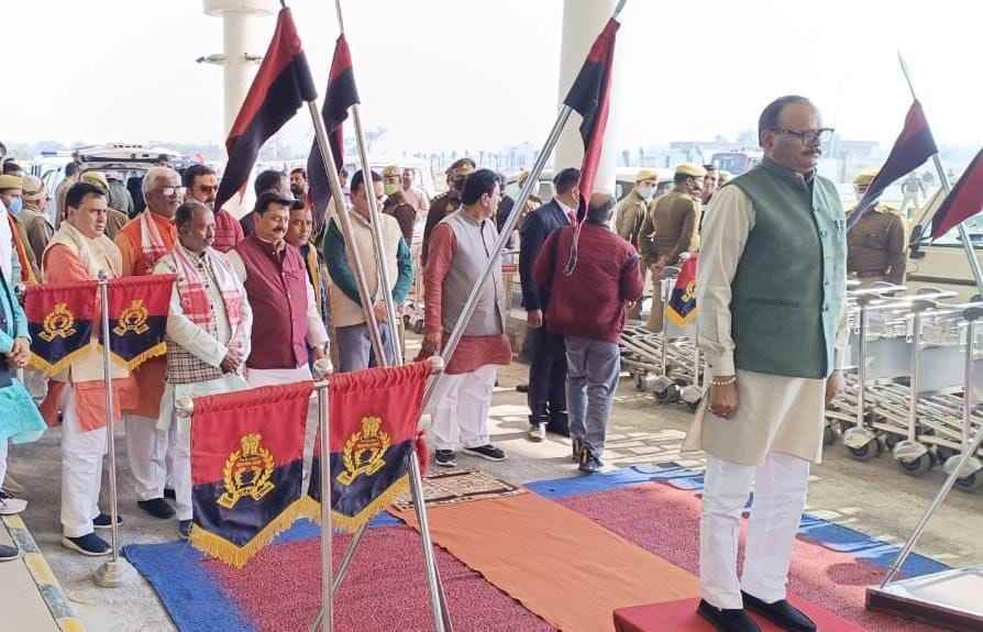Deputy CM was welcomed at Kushinagar airport