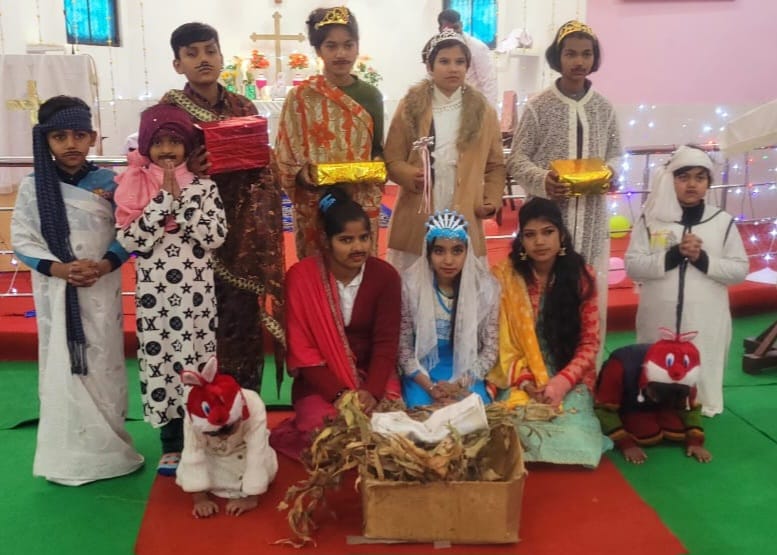 Christmas celebrated with great pomp, special prayer held in the church