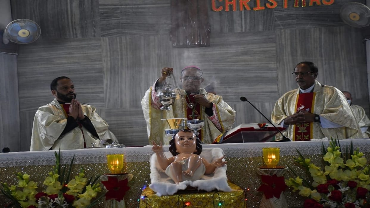 Lord Jesus born at midnight Governor and Chief Minister congratulated Christmas festival