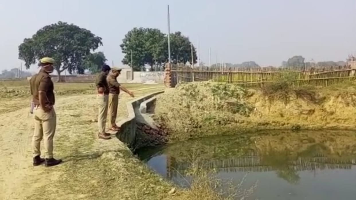 many died when a car falls into a drain in Bakshi Ka talab in Lucknow.