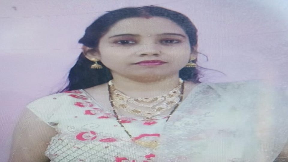 house fire due to short circuit mother died in Aligarh