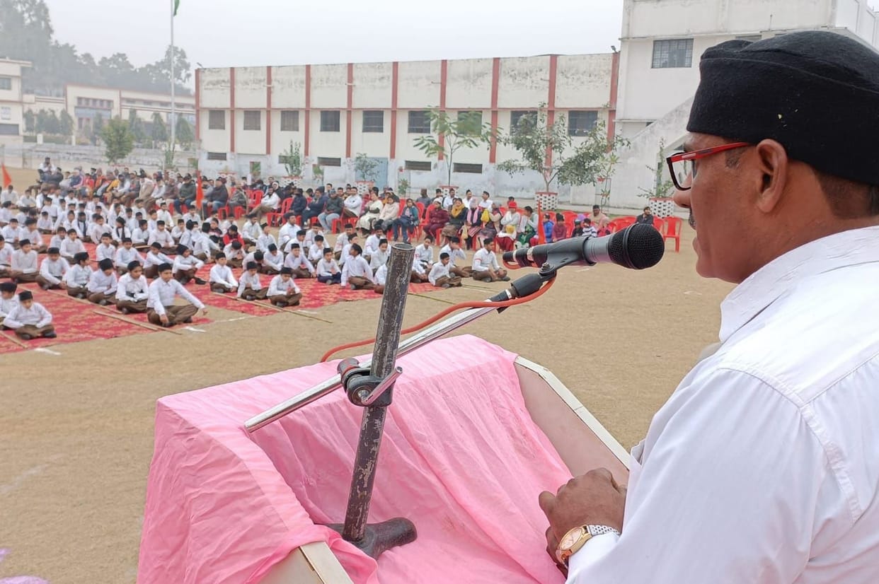 With the resolve to serve the nation, child servants took out a path movement