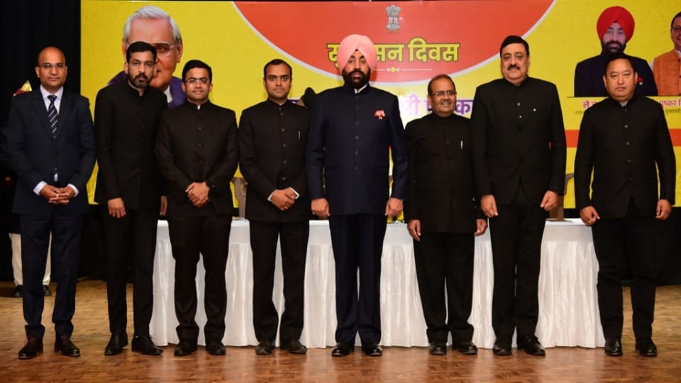 Excellent District Magistrate Award to five IAS officers Raj Bhavan Uttarakhand news in hindi