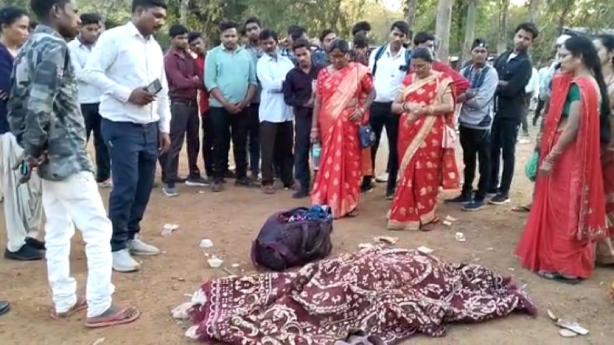 bus crushed mother and child in chhattisgarh gariaband
