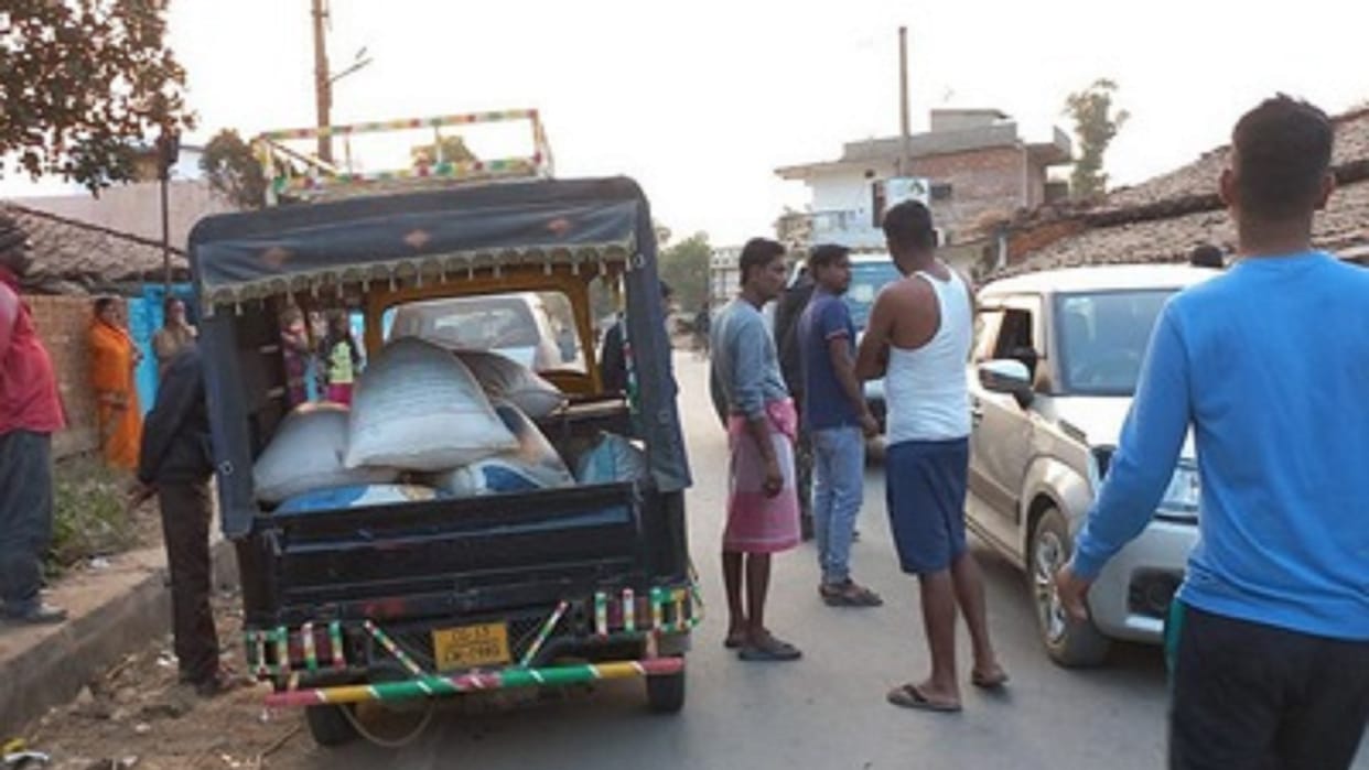 girl died due to overturning of auto, six injured in ambikapur