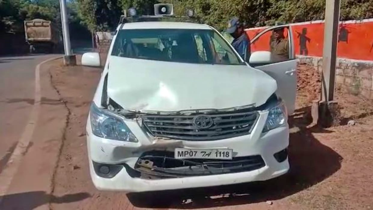 Scindia car accident Vehicles in Jyotiraditya Scindia convoy collided a luxury car damaged