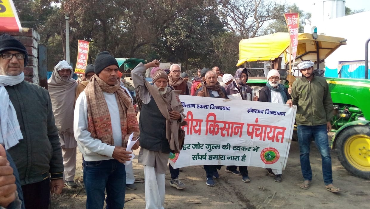 Farmers staged a protest to increase the price of sugarcane and to give sugar at a discounted rate