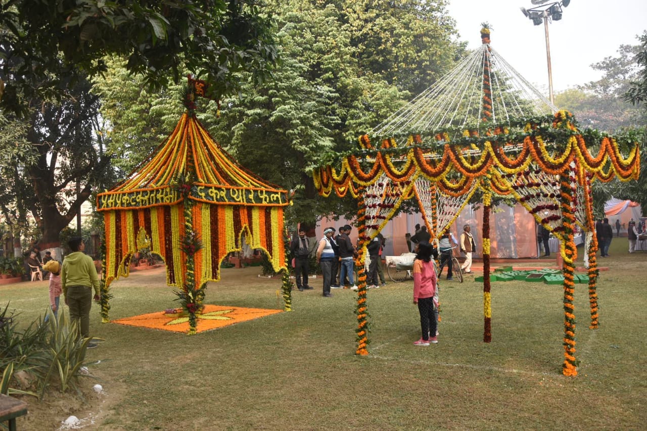 World of Flowers blossomed in BHU Campus selfie competition in midst of attractive shade