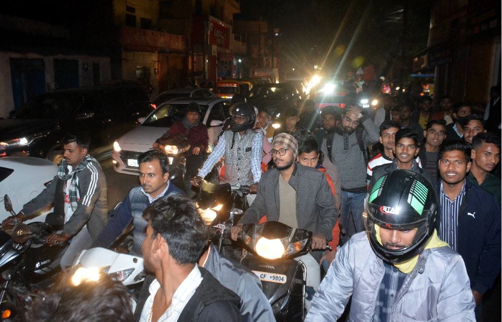Traffic jam on Christmas in varanasi traffic system collapsed in cantonment area Passengers groaned