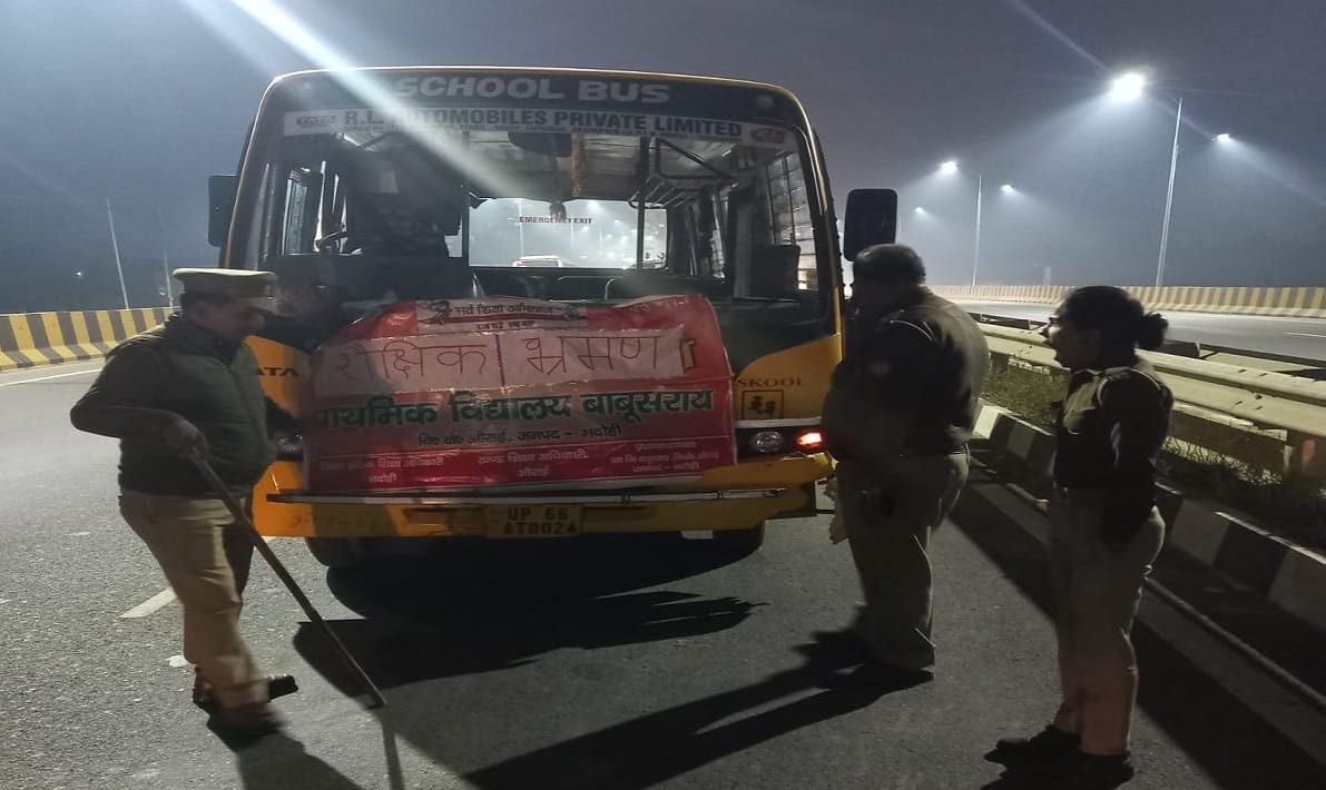 Tire burst of bus full of students driver prudence averted  major accident varanasi