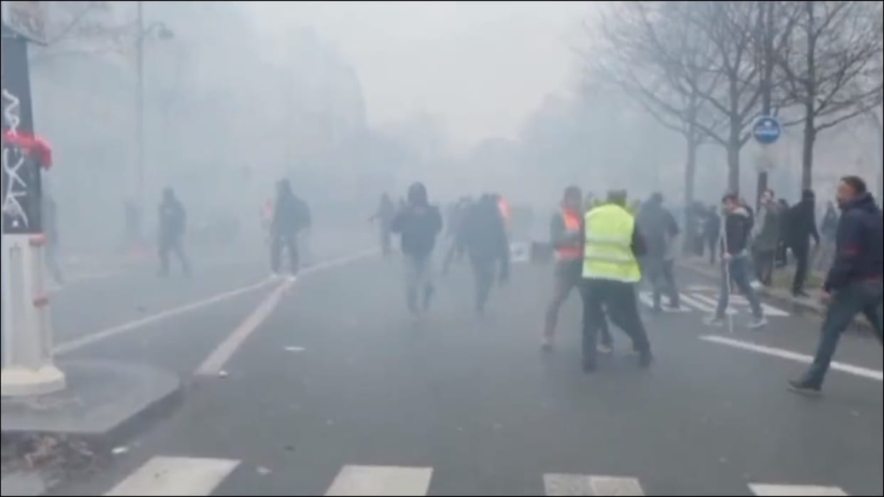 Paris shooting Violence erupted as Kurdish protesters Clashes to police in france