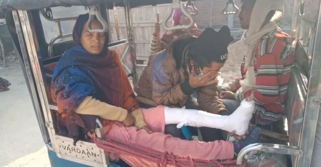 Woman reached to get Divyang certificate fell, leg broken