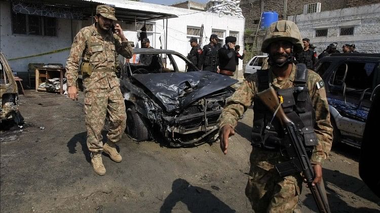 Pakistan: पाकिस्तान में फिर हुआ आत्मघाती हमला! विस्फोट में नौ पुलिसकर्मियों की मौत