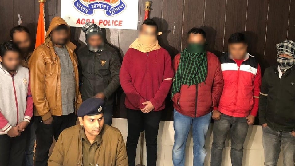police raided spa center and exposed prostitution rackets in agra