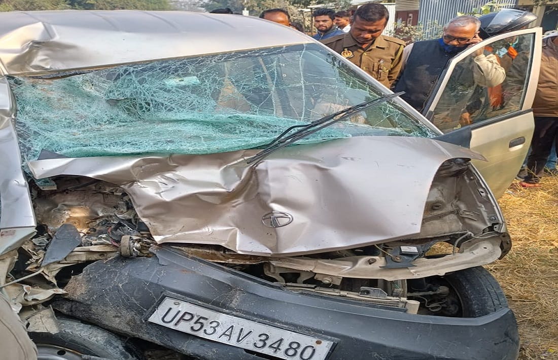 Road Accident in Varanasi One killed and two injured due to Nano car and bullet collision