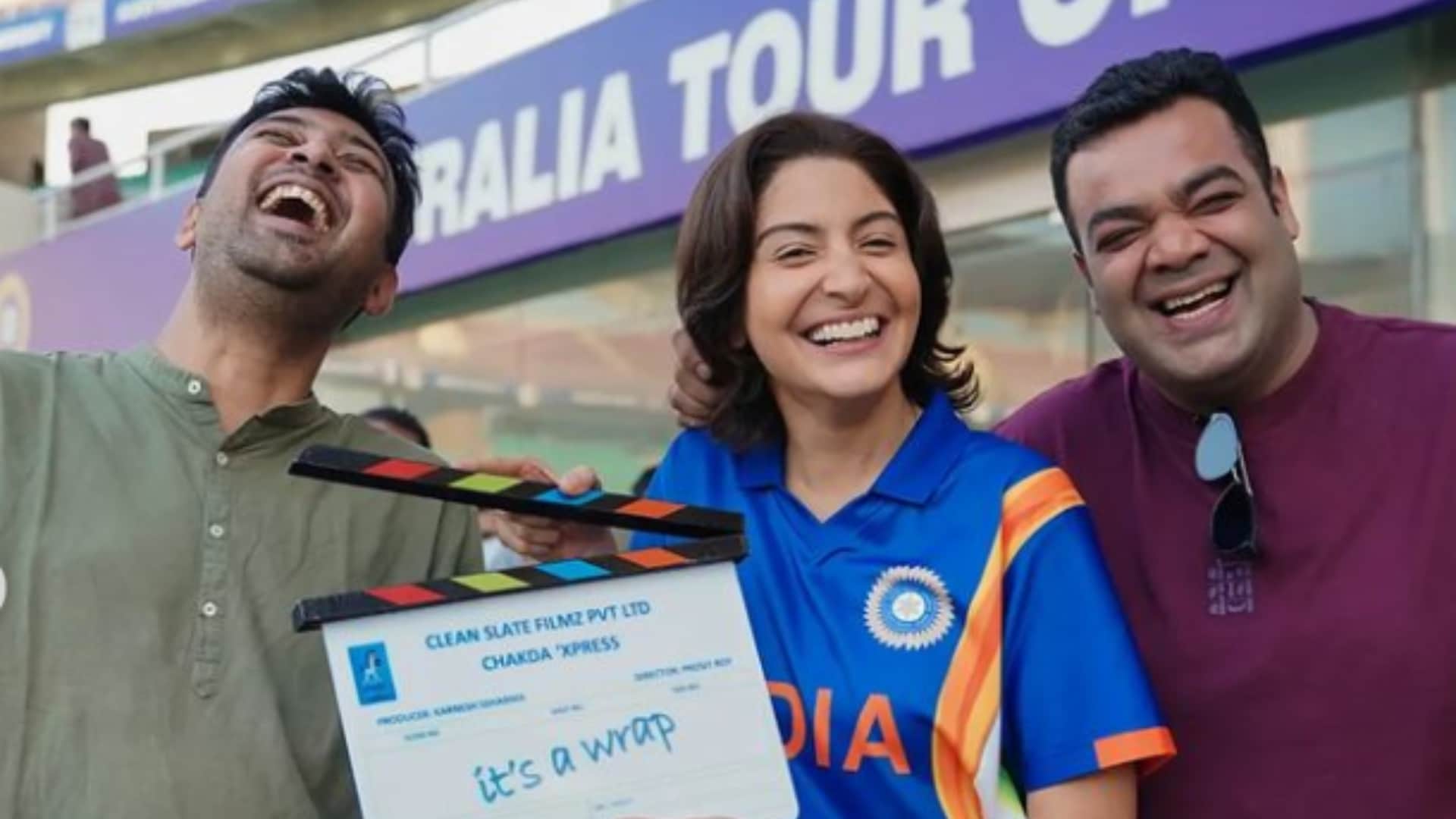 Anushka Sharma Wraps up chakda express shooting cuts cake with Jhulan Goswami on the sets of film