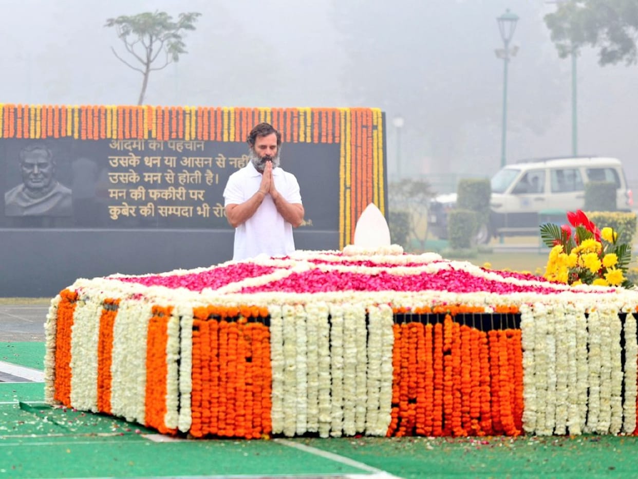 Congress: During the break of Bharat Jodo Yatra, Rahul Gandhi paying tribute to eminent personalities
