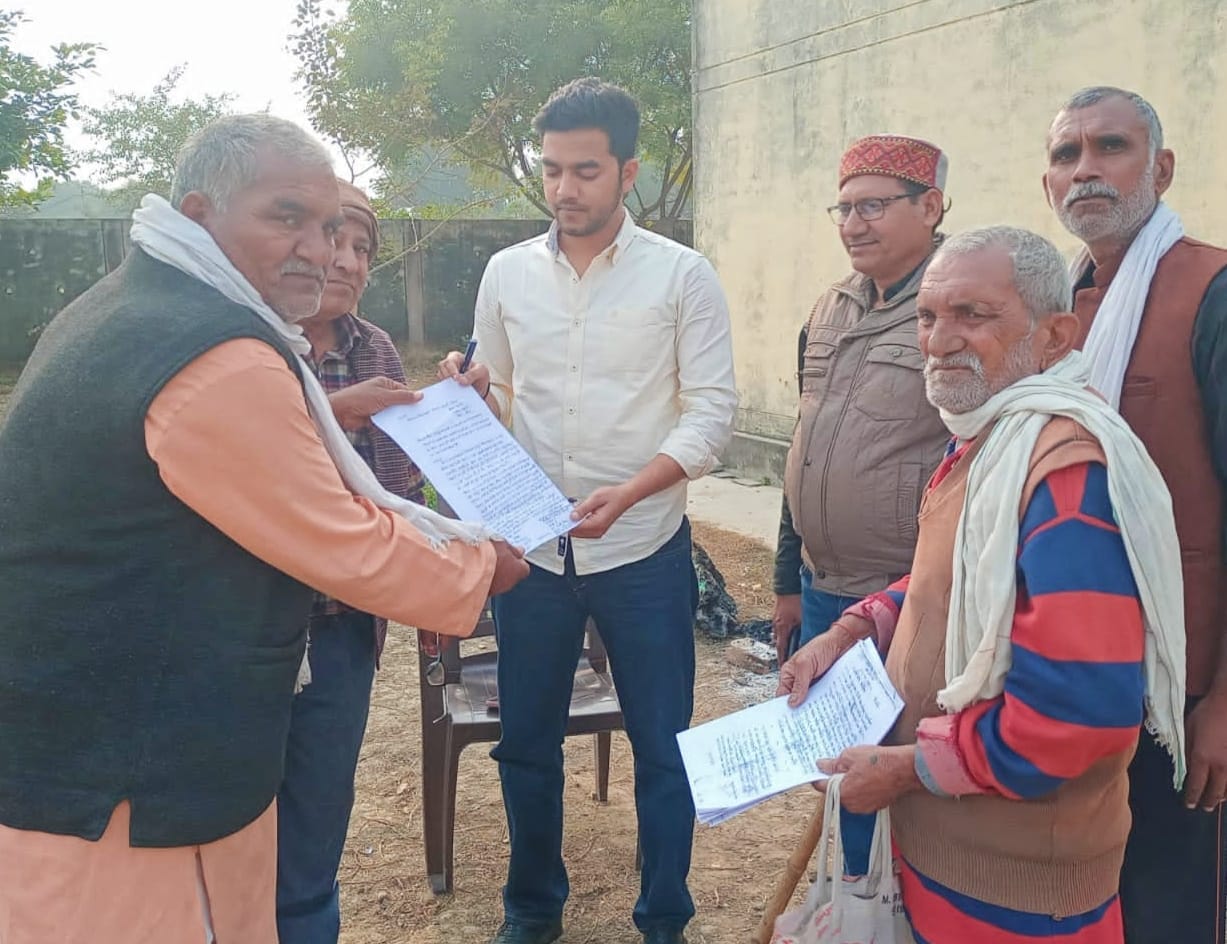 Banda: Farmers demand action on Tehsildar