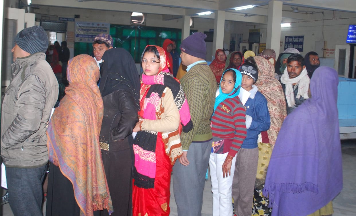 Hathras: Women's hospital ward full, pregnant woman found lying on bench