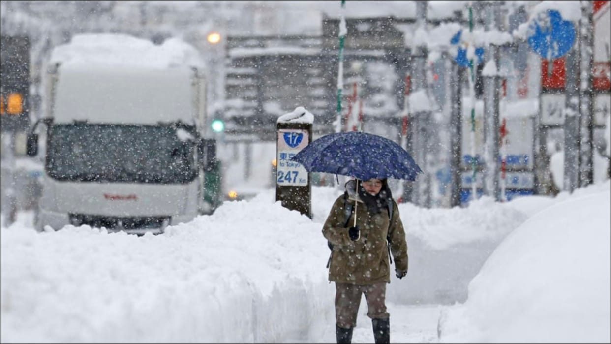 snow storm in japan leaves several dead normal life thrown out of gear all updates