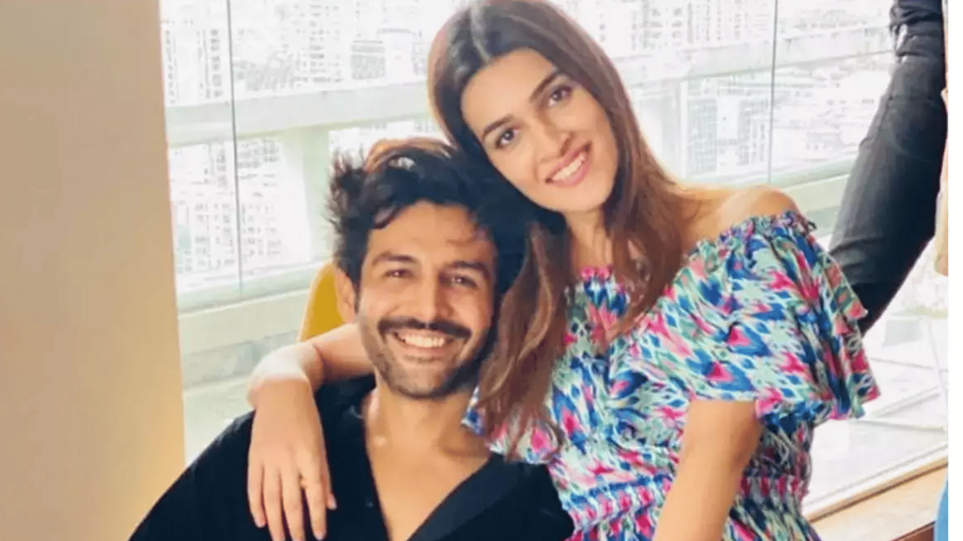 Shehzada Actor Kartik Aaryan celebrates Christmas 2022 with Kriti Sanon fans says they are in a relationship