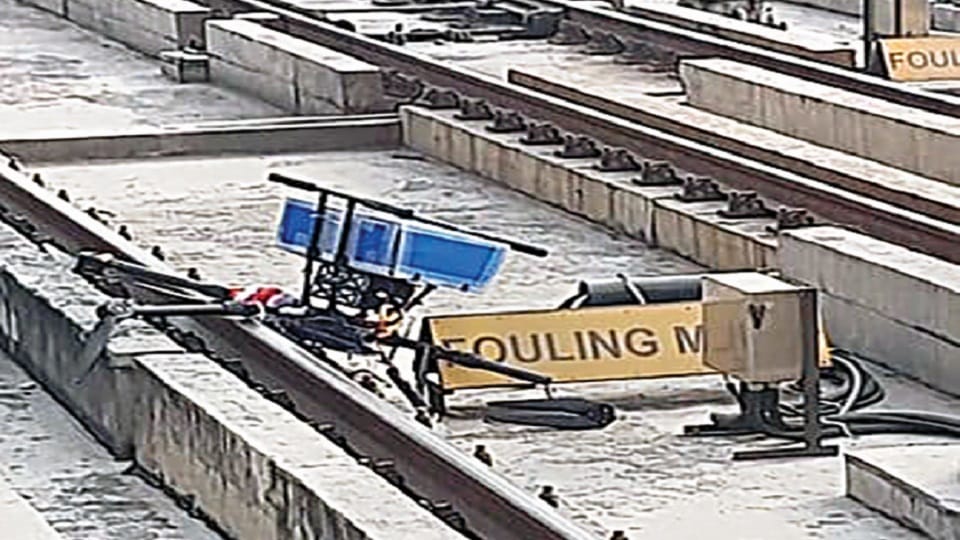Services stalled for one hour due to drone falling on metro track accident due to bird collision