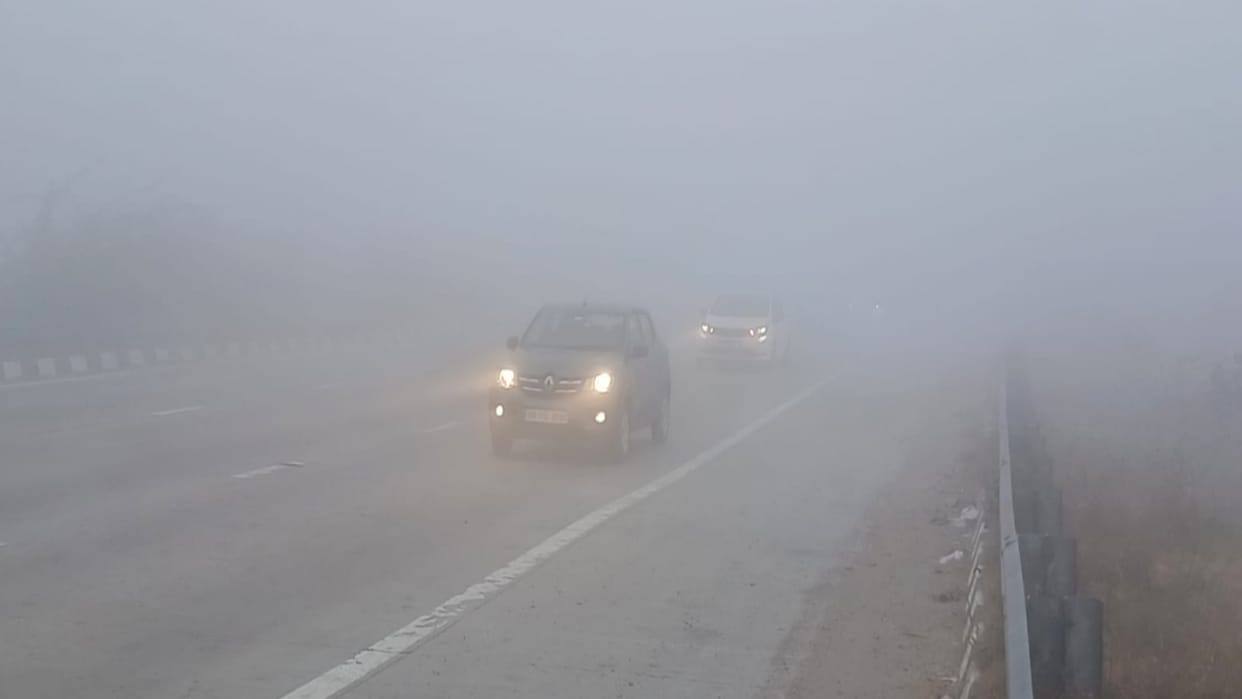 Bhopal News: Dense fog in the capital, visibility at the airport was 100 meters in the morning, three flights