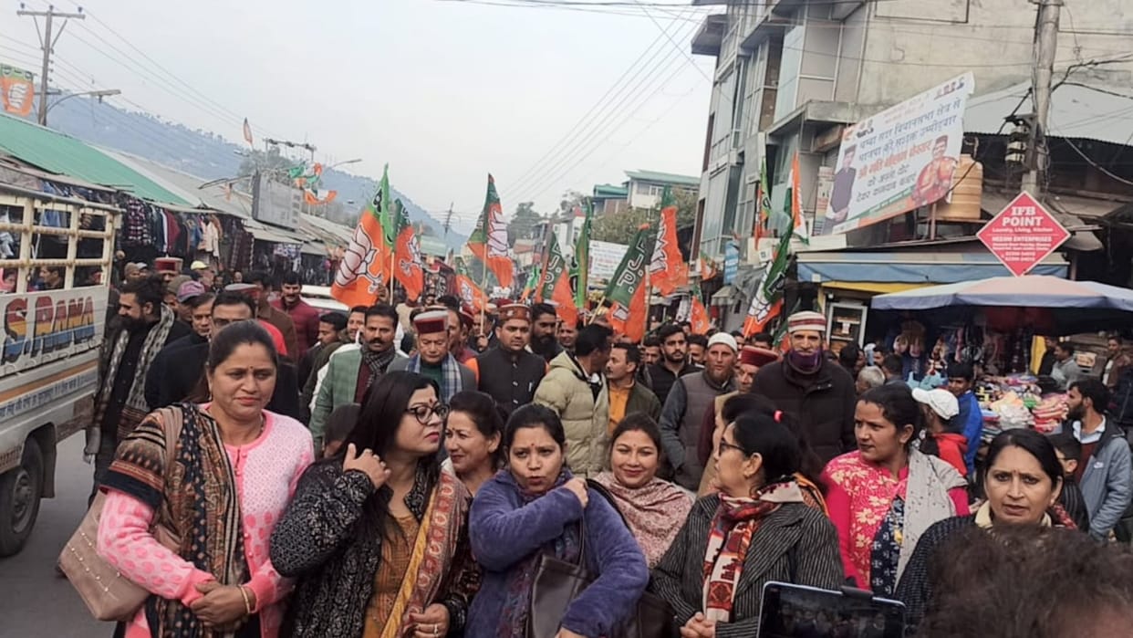 Cabinet Minister Baby Rani Maurya took out a procession, Opposition parties want to make their family rich