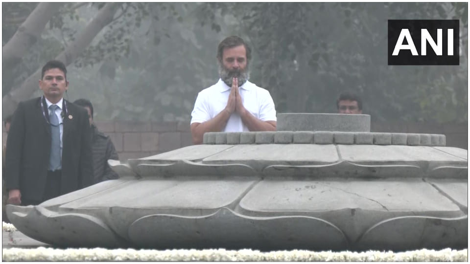 Rahul Gandhi pays tributes to Mahatma Gandhi Former Pm Nehru and Atal Bihari Vajpayee all updates in Hindi