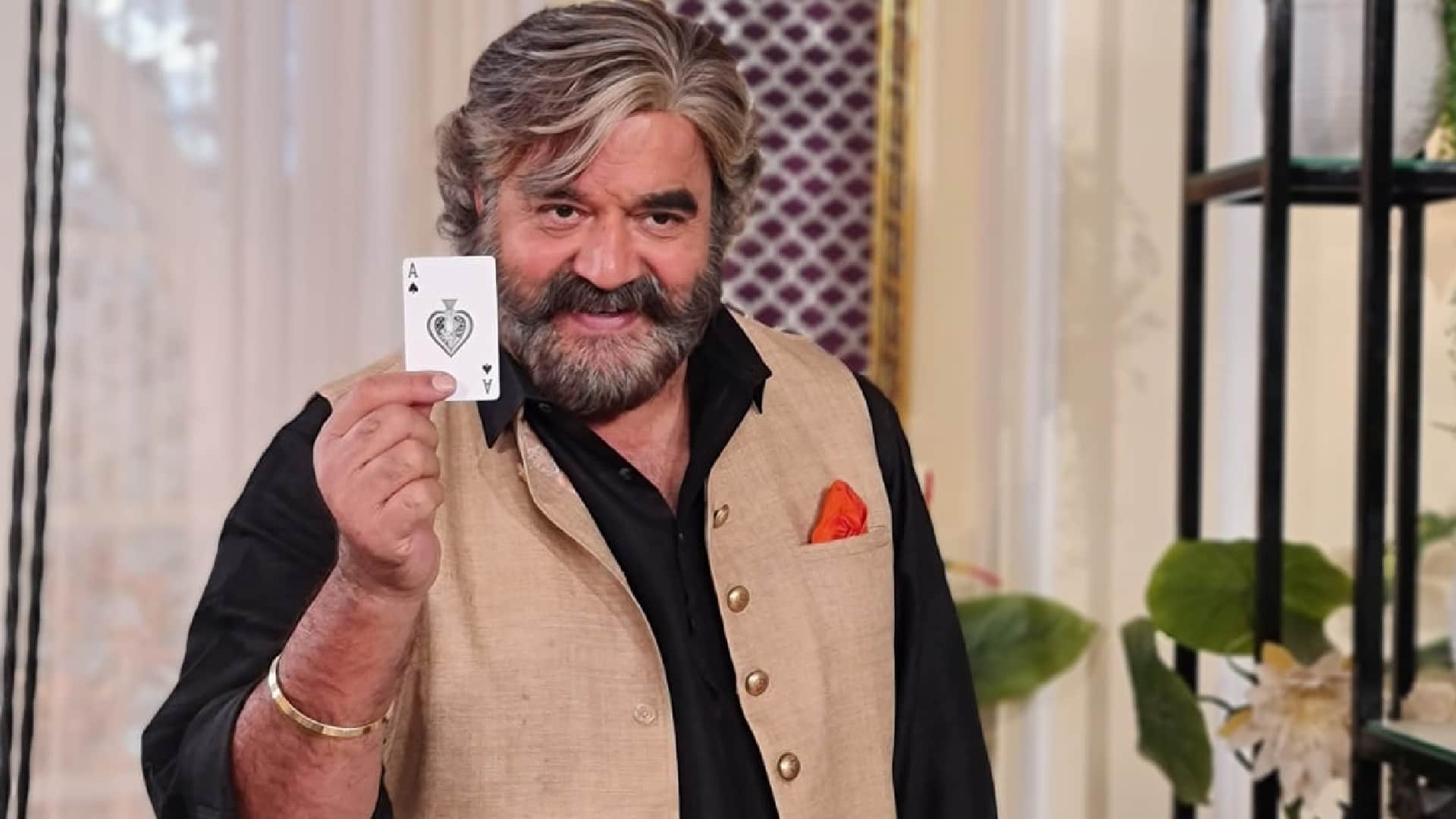 Hashiye Ke Superstar Surendra Pal Madhuri Dixit Ganga Ki Beti Mukesh Khanna Bhojpuri Films news Shaktimaan