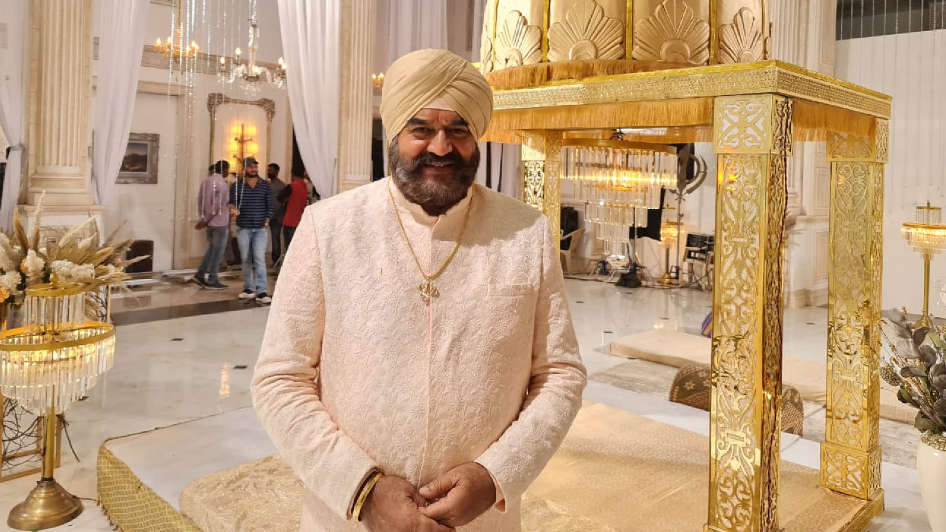Hashiye Ke Superstar Surendra Pal Madhuri Dixit Ganga Ki Beti Mukesh Khanna Bhojpuri Films news Shaktimaan
