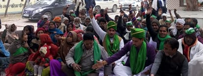 सदर तहसील में धरना देते भाकियू भानु गुट के किसान नेता। संवाद
