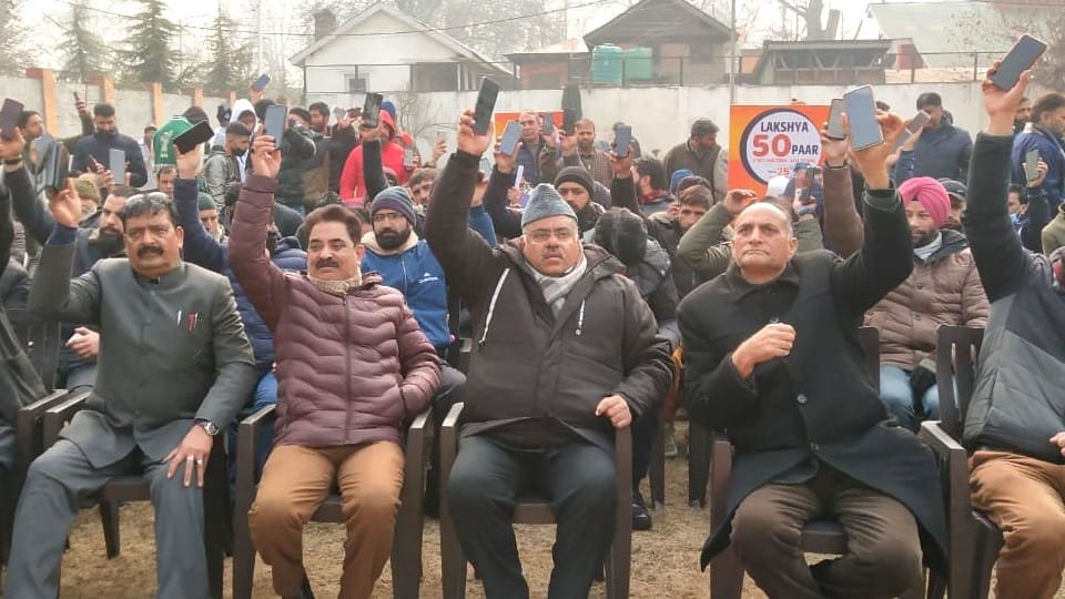 Srinagar: bjp leader Tarun Chugh said Three dynastic parties conspiring to push Jammu and Kashmir into the 90s